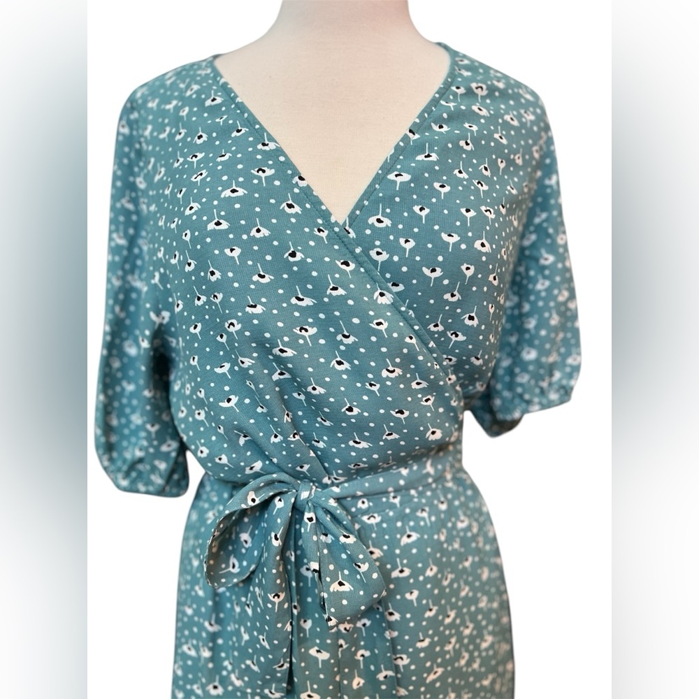 Ann Taylor Blue Floral Wrap Dress in Size 12 - Picture 5 of 5